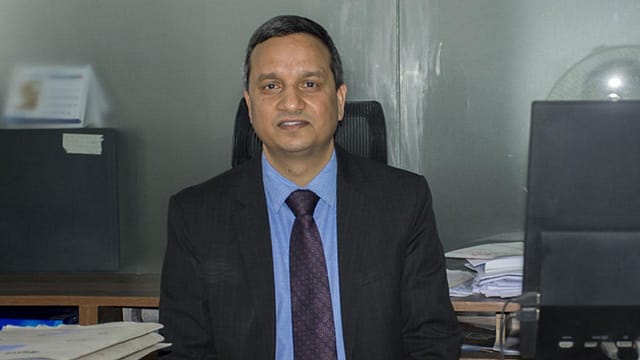 राष्ट्र बैंकको गभर्नर बन्न राजीनामा दिएका डा. भट्टलाई झड्का, सर्वोच्चमा रिट दर्ता