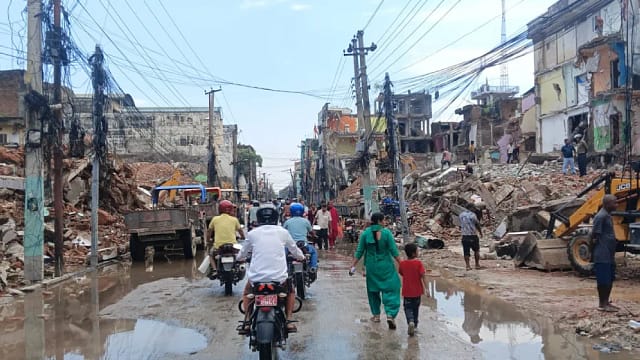उजाड आर्थिक नगरी, मारमा मुख्य सडक छेउका व्यवसायी